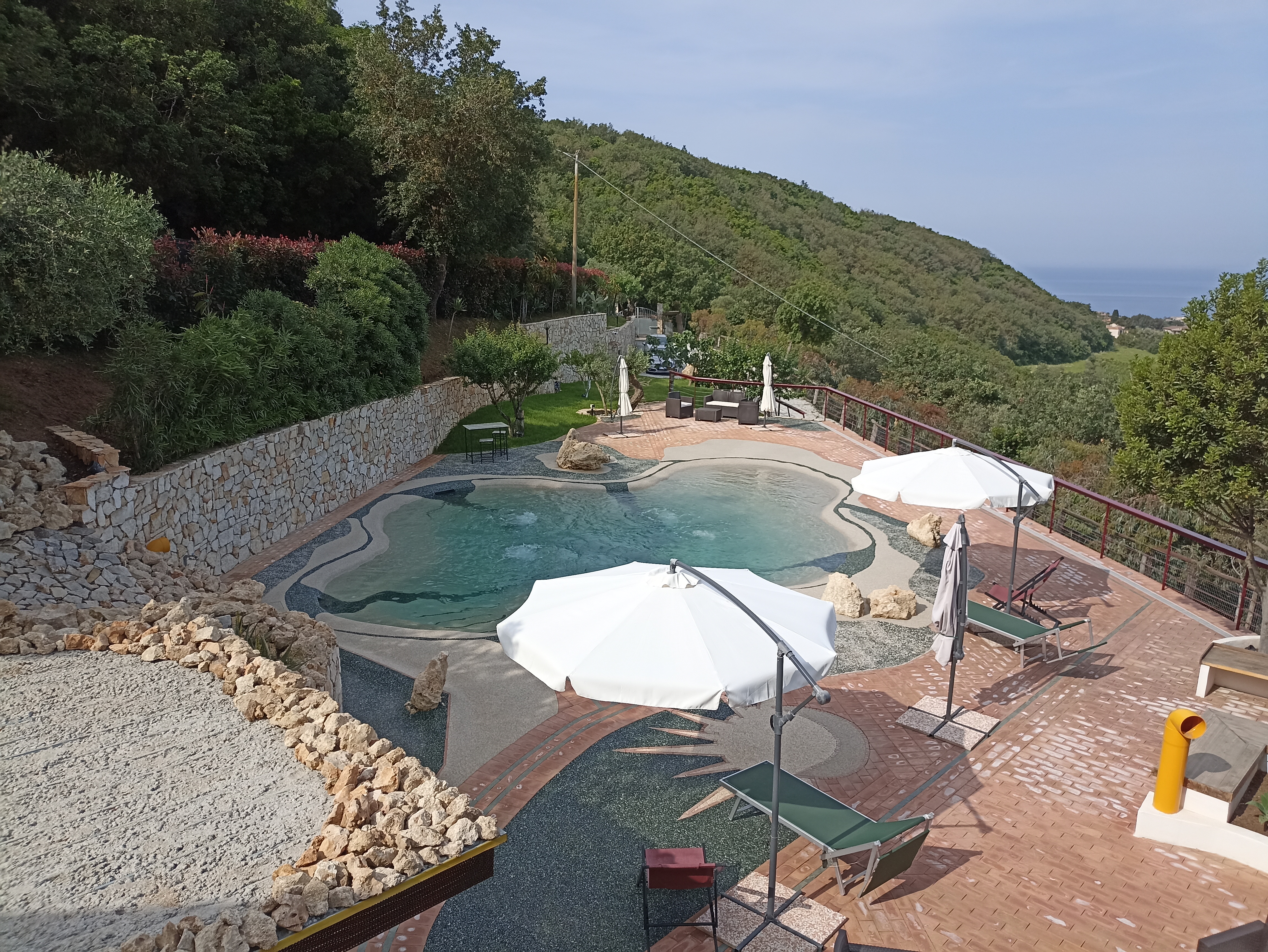 Piscina panoramica vista dall'alto